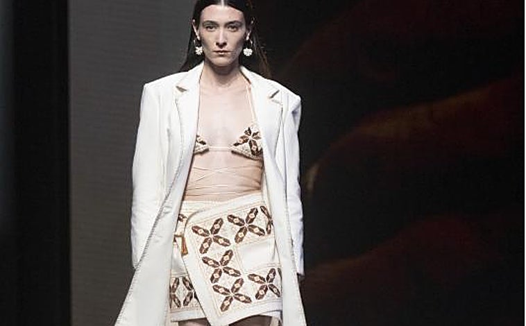 Imagen principal - Durante el desfile de JCPajares