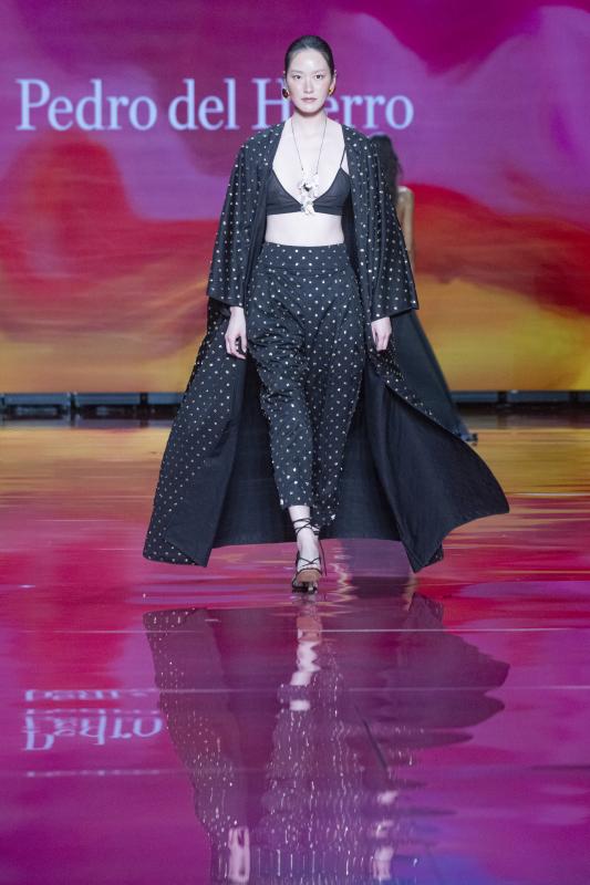 Para las piezas de noche, otro tesoro ingobernable: el cielo estrellado, con tonos blanco, negro, beige y dorado.