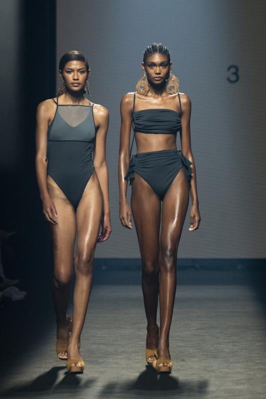 Moda de baño y algo más en la pasarela de Aurelia Gil
