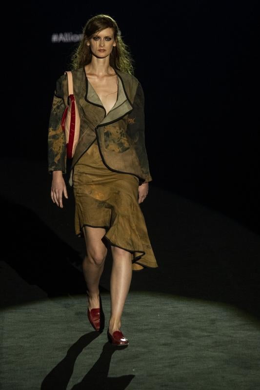 Arturo de la Rosa reconvierte las prendas