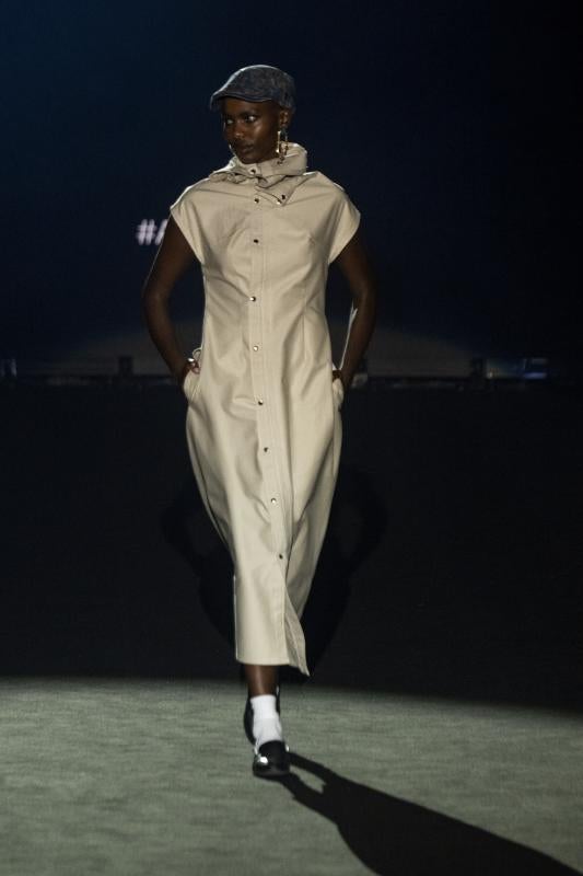 Arturo de la Rosa reconvierte las prendas