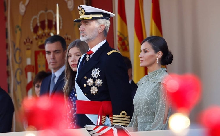 Doña Letizia, espectacular con un estilismo muy español en el Día de la Hispanidad