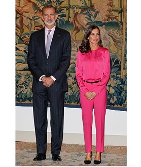 Imagen secundaria 2 - Los Reyes durante su reunión con los residentes españoles en Alemania