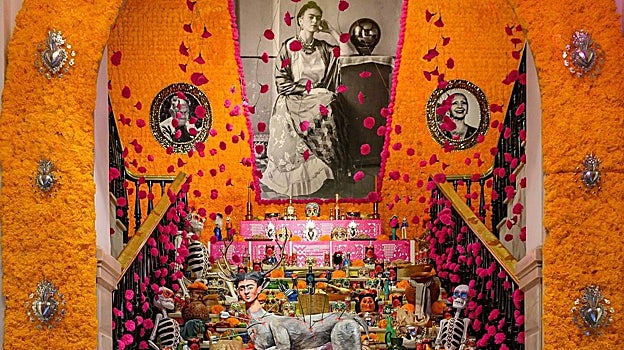 Parte del 'altar de muertos' de Casa México en España