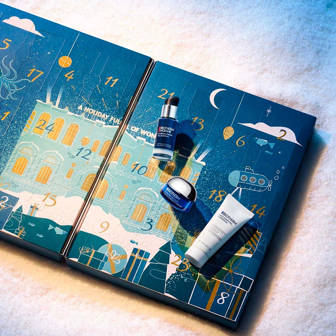 Calendario de adviento de Biotherm (105 €). Incluye 24 minitallas de sus productos más icónicos como sus cremas, sérums y contornos de ojos.