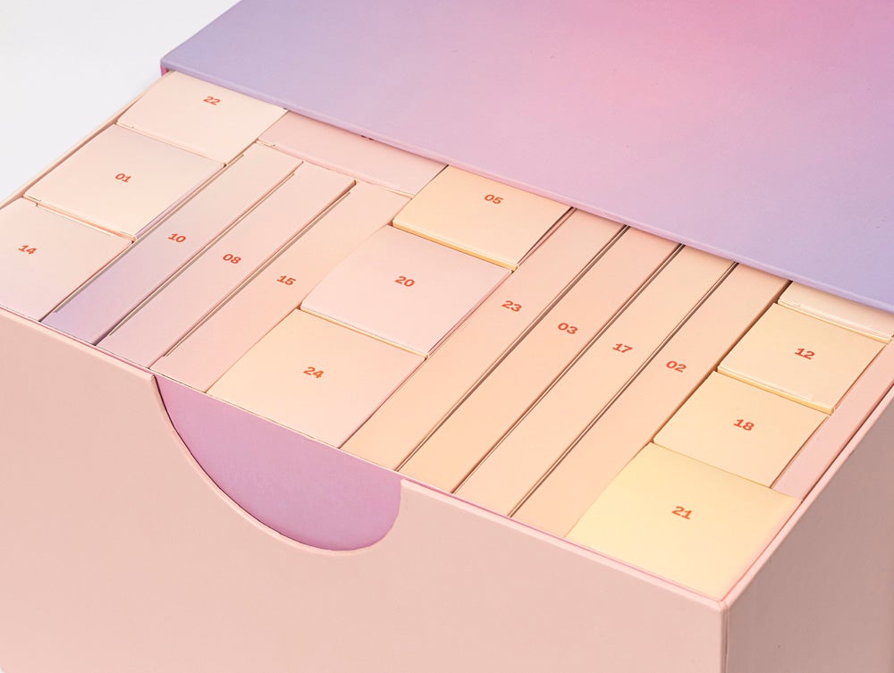 Calendario de adviento de Miin Cosmetics (129,95 €). Su valor es de 260 € e incluye productos faciales, corporales y capilares, maquillaje, accesorios coreanos exclusivos...