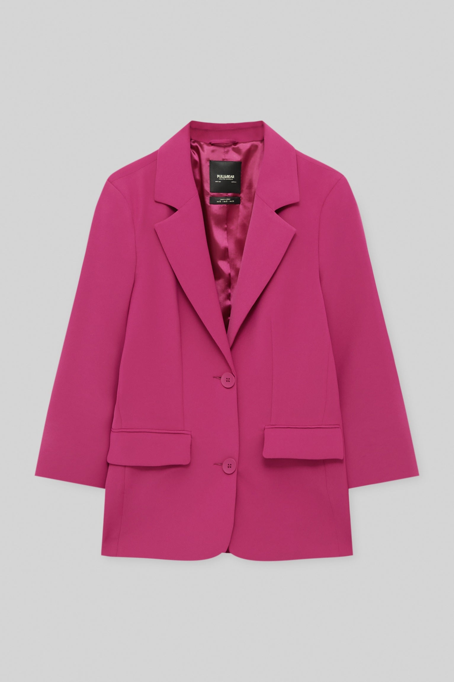 Blazer con cuello solapa en color magenta de Pull & Bear (35,99 €)