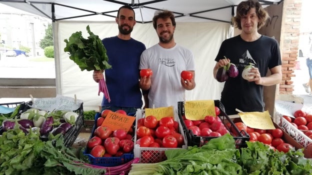 Uno de los puestos del Mercado Municipal de Productores de Madrid