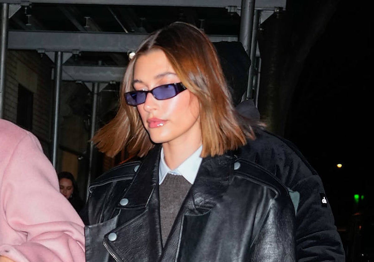 Hailey Bieber estrena el corte de pelo bob, el peinado más versátil y que se lleva años tras año.