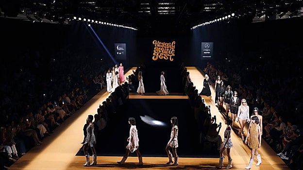 Desfile de la colección primavera/verano 2022 de Teresa Helbig.