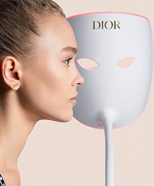 Led Dior Lucibel es la máscara LED de lujo roja más potente de uso doméstico.