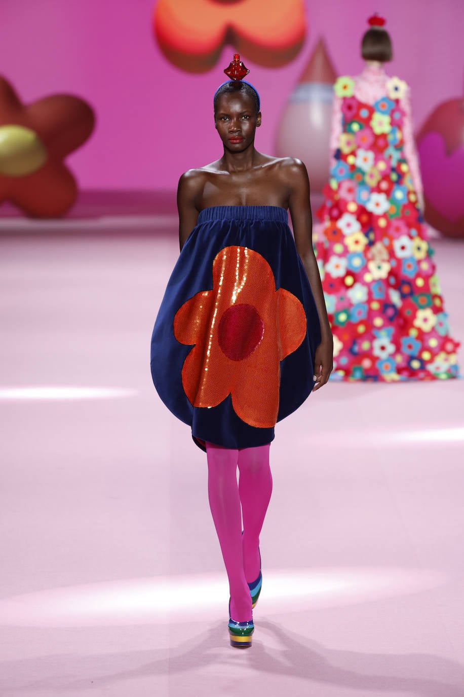 Ágatha Ruiz de la Prada Otoño/Invierno 2023/24.  La colección está repleta de volúmenes. 