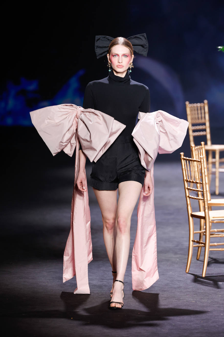 Encinar Otoño/Invierno 2023/24. Las grandes lazadas, protagonistas de la colección. 