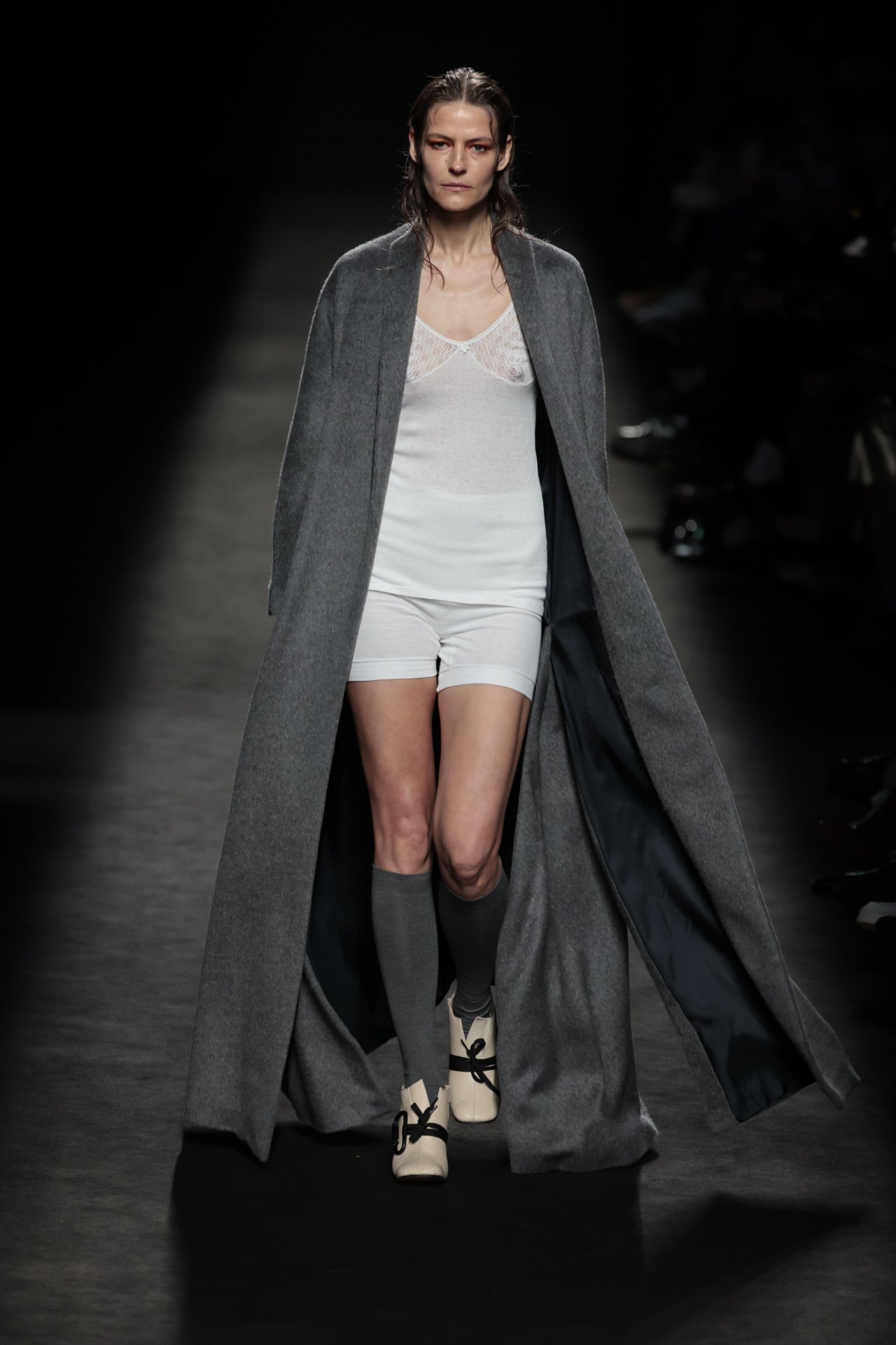 Otrura Otoño/Invierno 2023/24. Con el make up de los modelos se pretendía resaltar los ojos.