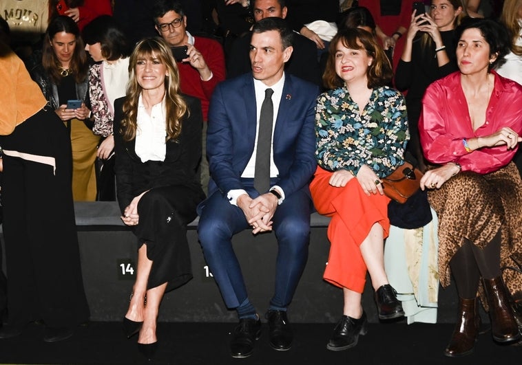 Pedro Sánchez, abucheado en su aparición por sorpresa en la Mercedes-Benz Fashion Week Madrid