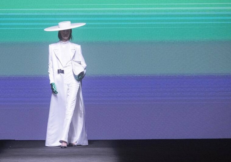 MB Fashion Week Madrid otoño-invierno 2023/24: Claro Couture viste a una mujer valiente y segura