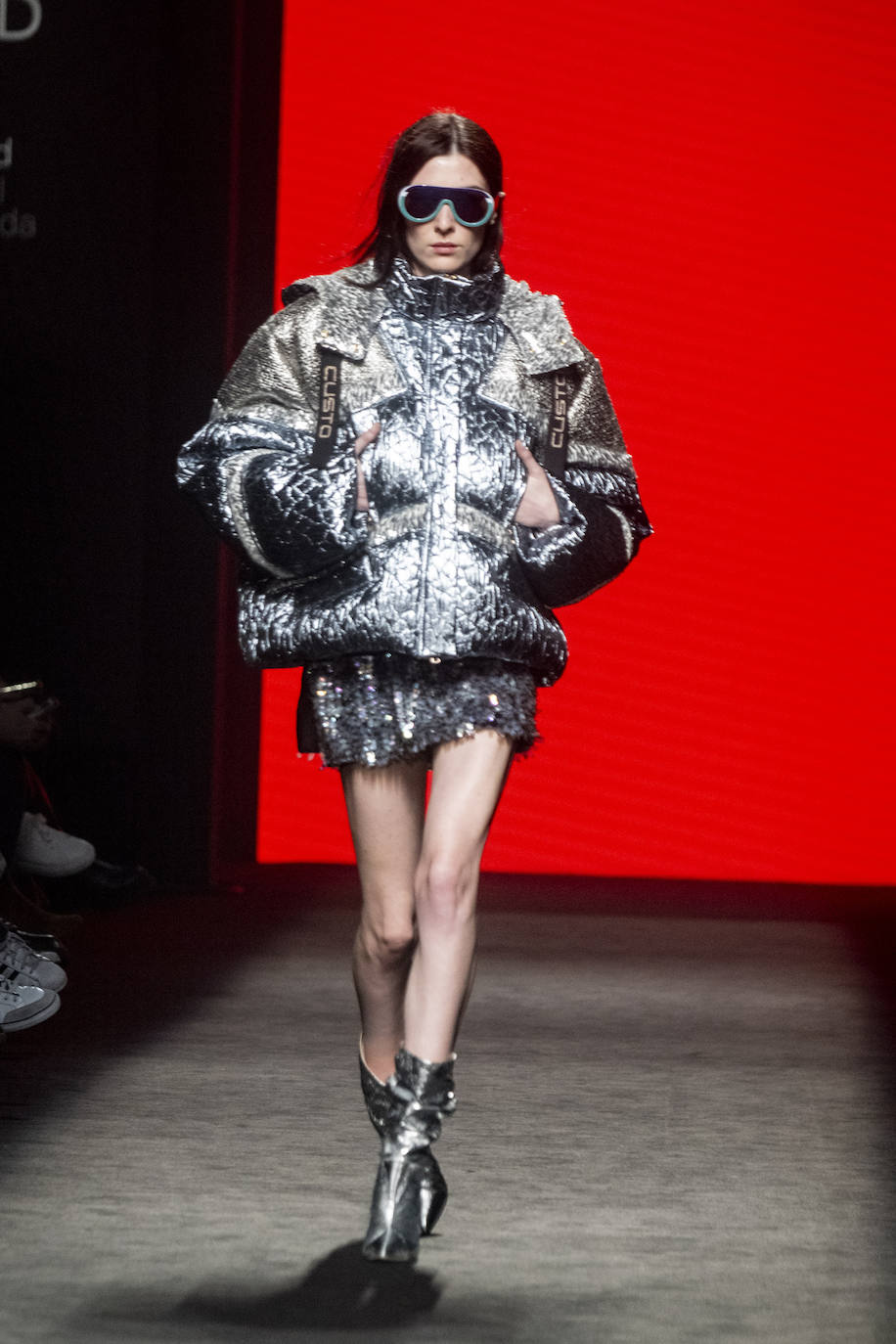 Custo Barcelona otoño/invierno 23/24. Los plumones metalizados son una de las prendas estrella de las propuestas de la marca catalana. 