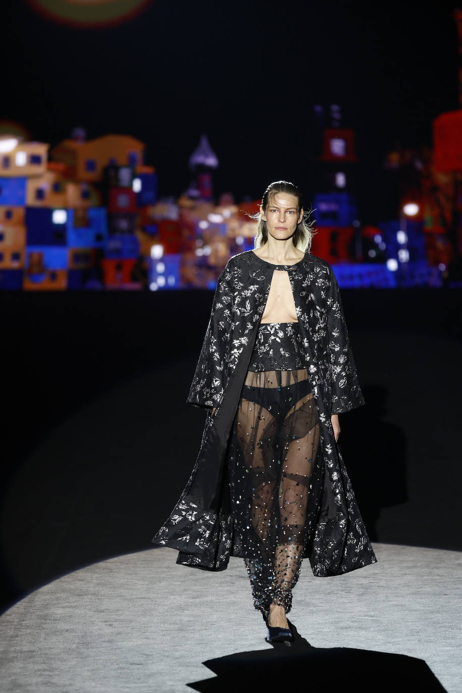 Fely Campo otoño/invierno 23/24. Una propuesta más sugerente en gasa bordada. 