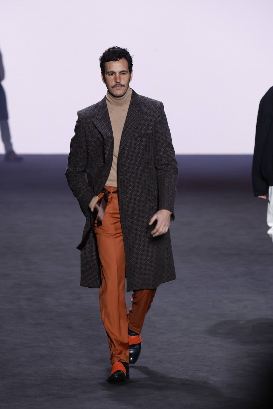 García Madrid otoño/invierno 23/24. La paleta de colores es totalmente otoñal, con tonos tierras, morados, verdes, grises...