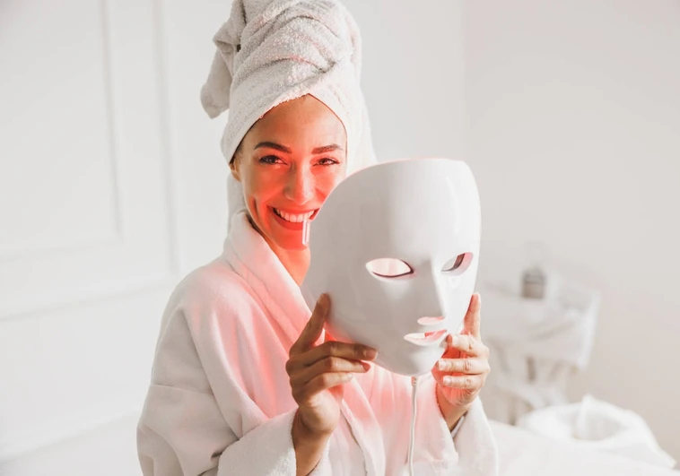Máscaras de luz LED, el último 'gadget' de belleza en incorporarse a la rutina facial en casa