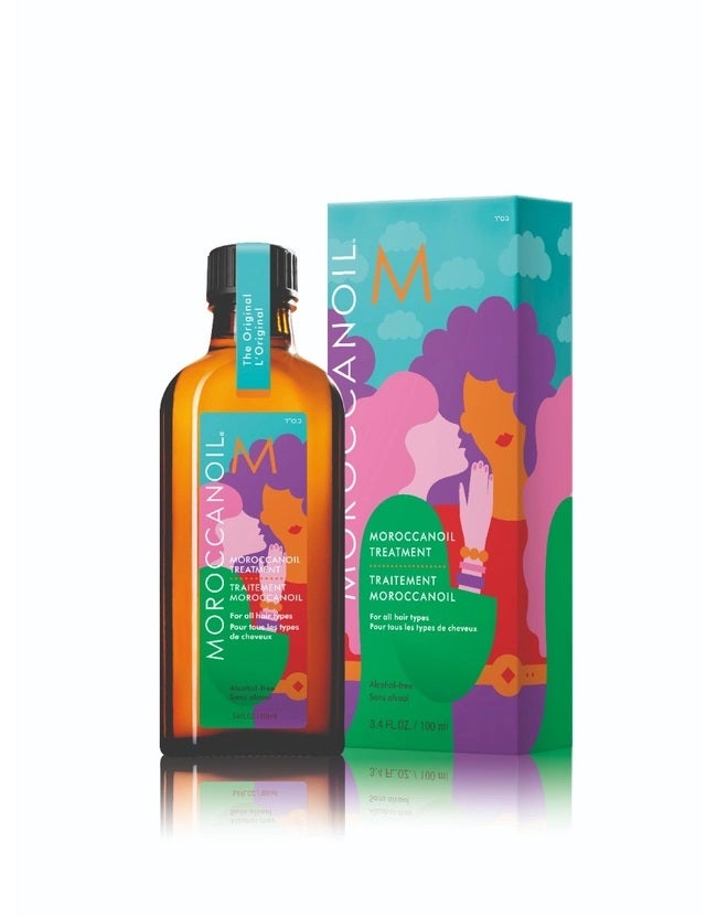 Tratamiento Moroccanoil Edición Limitada (49,20 €). La firma celebra haberse convertido en el aceite capilar n.º 1 en Estados Unidos con una imagen más artística. Dentro la fórmula de siempre, una infusión con aceite de argán, rico en antioxidantes, y vitaminas que potencian el brillo, lo nutren y aceleran su secado.