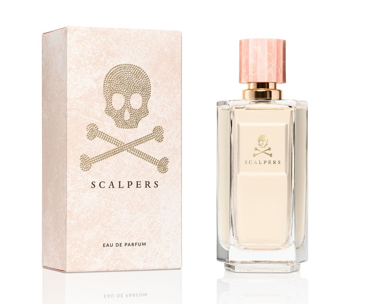 Her & Here de Scalpers (82 €). La primera fragancia femenina de la firma es una floral y chipre creada por los perfumistas Delphine Lebeau y Jean-Christophe Hérault y va dirigida a una mujer que lo tiene claro: menos es más, una mujer curiosa, con pasión por descubrir, que sabe que los detalles marcan la diferencia, para una mujer cool.