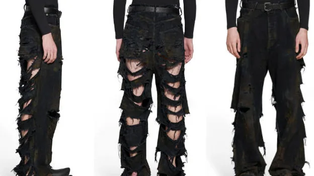 Pantalones baggy super destroyed en negro de Balenciaga