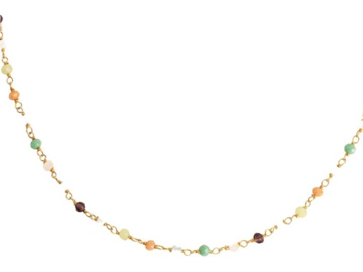 Colgante Crystals, de Singularu. Un modelo de aires minimalistas con un toque de color muy alegre. Hecho en plata y bañado en oro de 18K. Precio:26€
