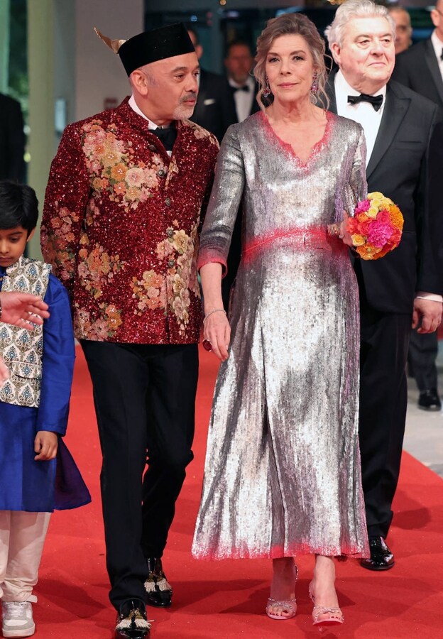 Carolina de Mónaco, espectacular con un diseño metalizado de Chanel, acompañada de Christian Louboutin.
