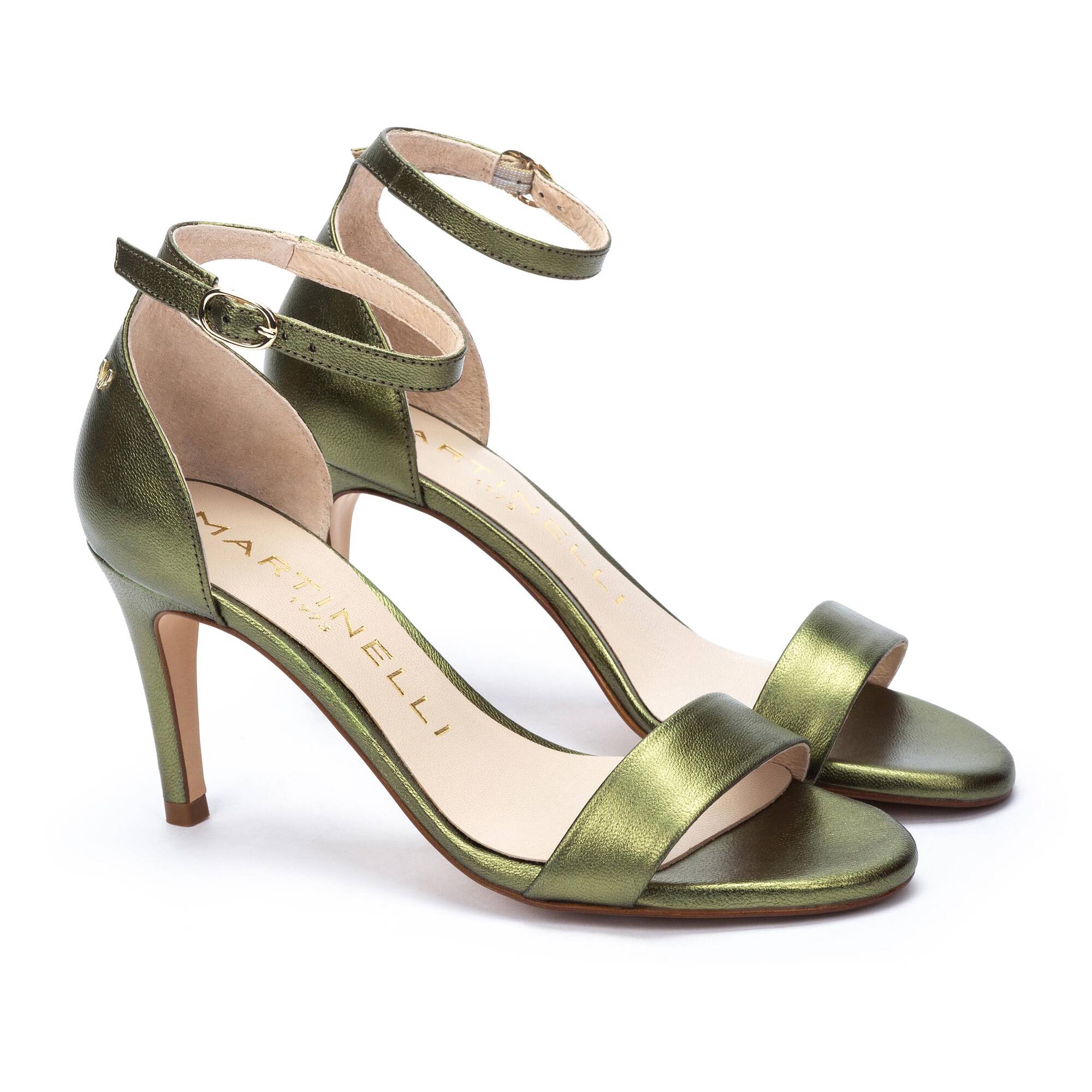 Sandalias de tacón fino de Martinelli: 140 euros. Disponible en otros colores.