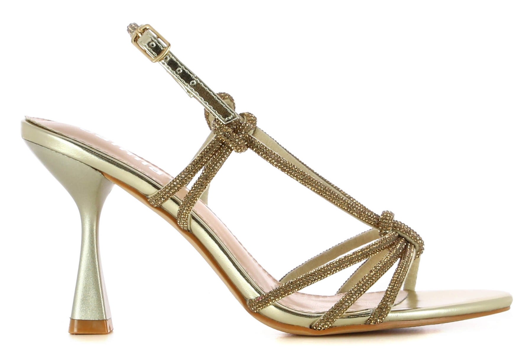 Sandalias de tacón en color dorado de Camila's: 79 euros.