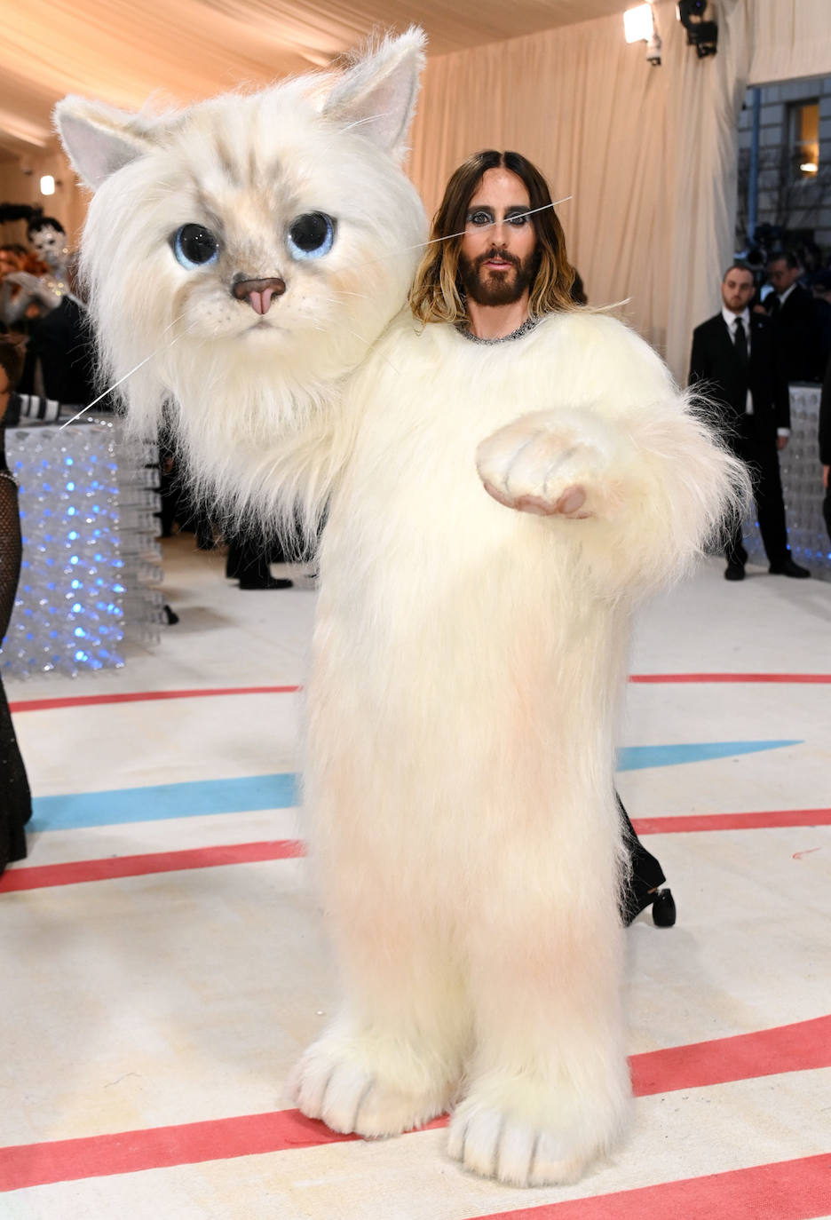 Jared Leto en la Gala Met 2023. Quiso rendir homenaje a Choupette, el adorado gato -y heredero- de Lagerfeld.