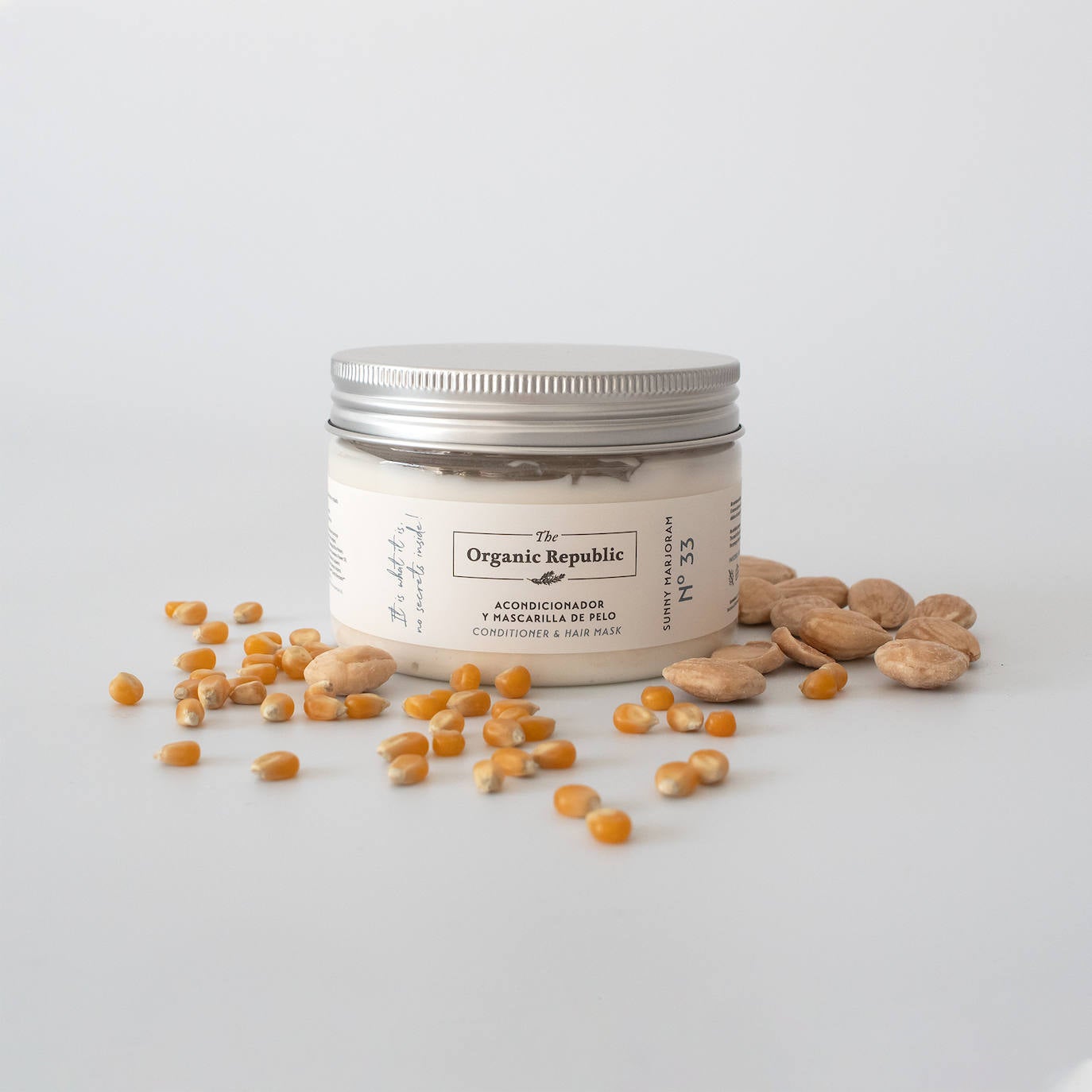 Acondicionador y Mascarilla de The Organic Republic (19,50 €).  Es 99,9% natural y está certificado por BioInspecta y VidaSana. Es extremadamente nutritivo, aportando al pelo gran hidratación y reparación. 