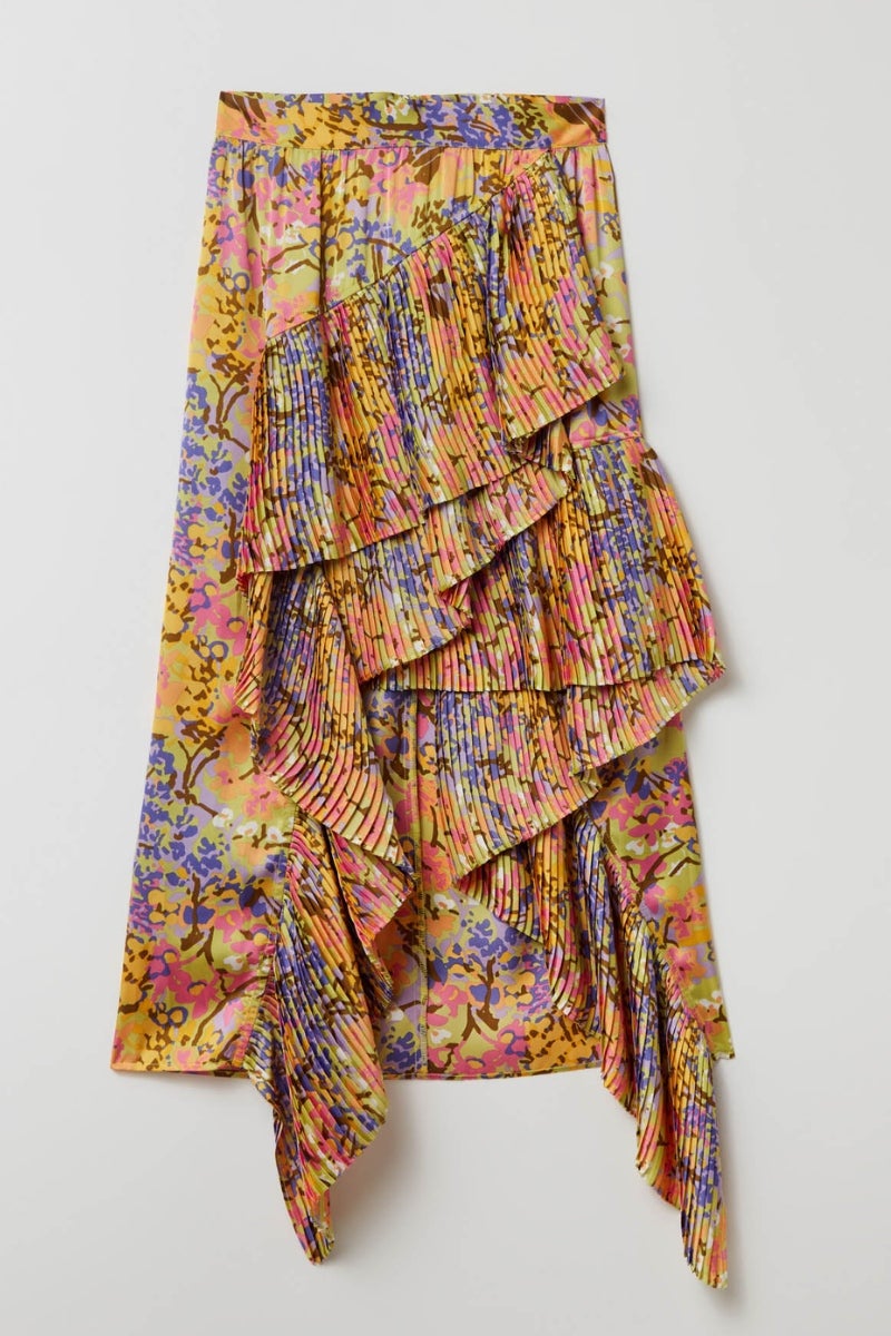 Falda de volantes plisada, de Sfera. Hará las delicias de aquellas madres que deseen dar un toque de color a sus looks con una prenda con carácter propio con la que marcar la diferencia. Precio: 39,99€.