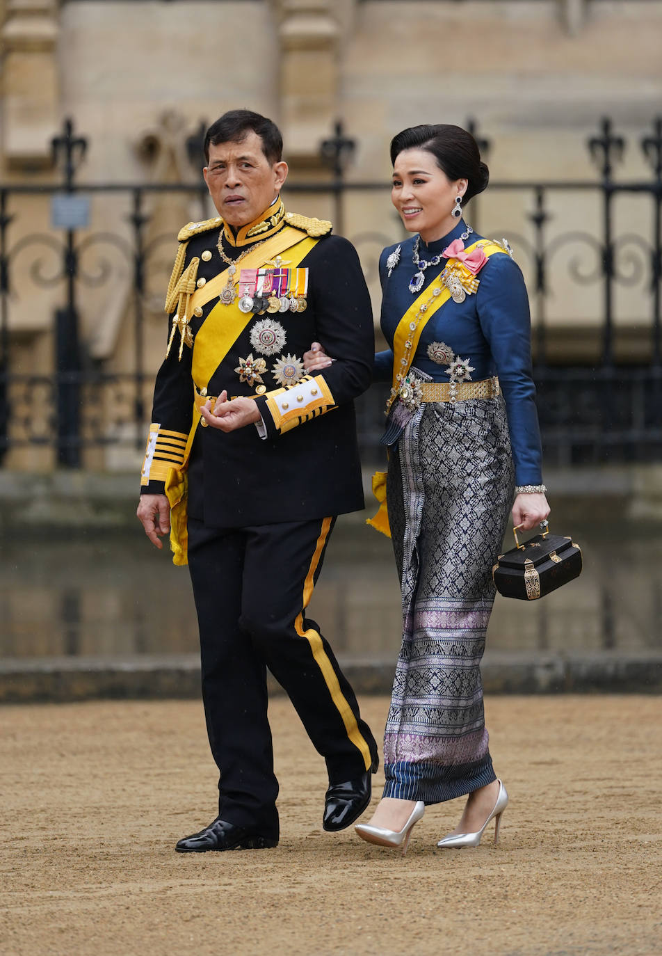 El rey y la reina de Tailandia, con un estilismo traidcional. 