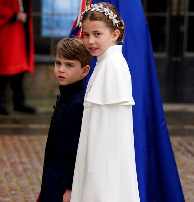 La princesa Carlota y el príncipe Luis a su llegada a la abadía de Westminster.