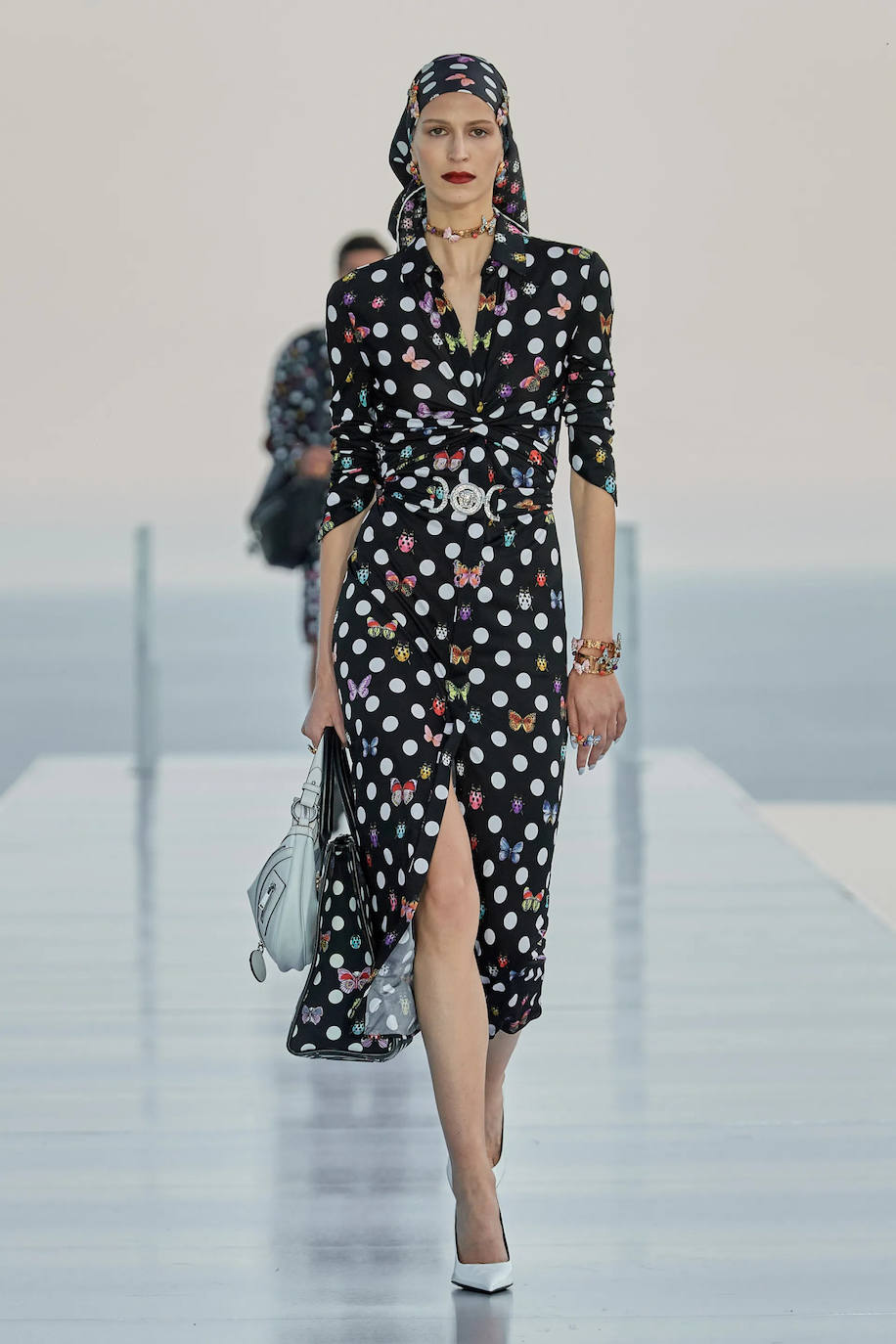 Desfile en Cannes de la nueva colección de Dua Lipa y Versace, 'La Vacanza'.