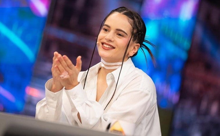 Imagen principal – Rosalía con vestido de Fendi en “El Hormiguero”