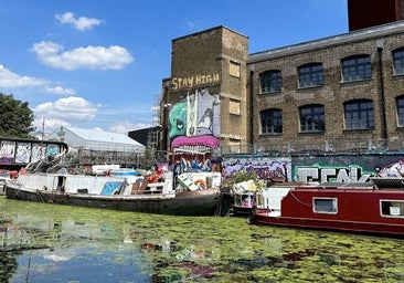 La moda vintage cobra vida en Hackney Wick: un viaje por el estilo retro londinense
