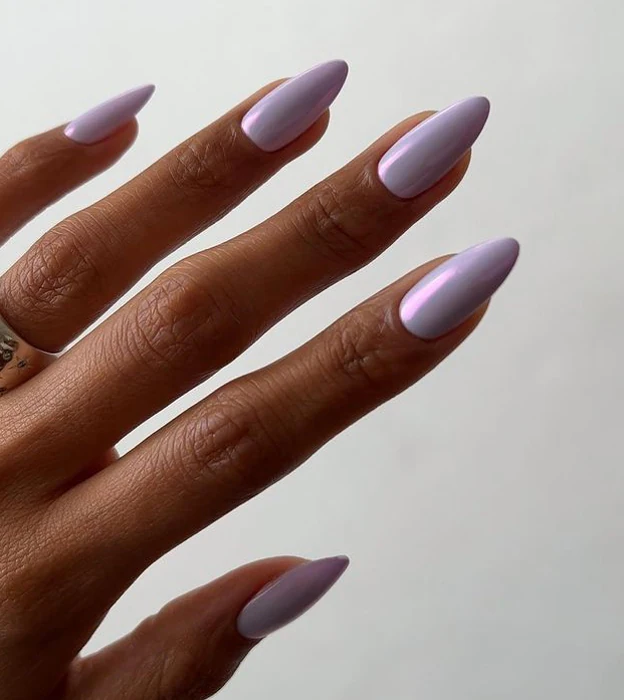 Las uñas en color malva son otra de las tendencias para este verano.