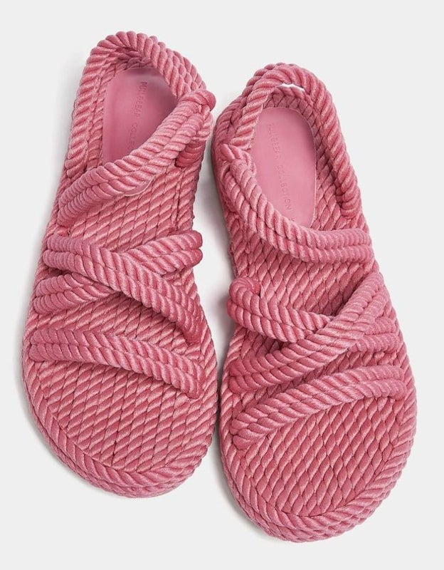 Sandalias de cuerdas. 12.99 euros en Pull and Bear.