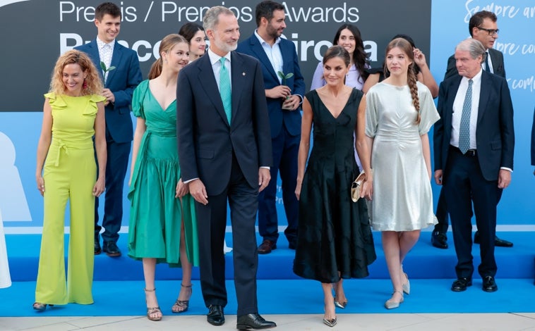 Imagen principal - El estilismo de la Reina Letizia en los Premios Princesa de Girona