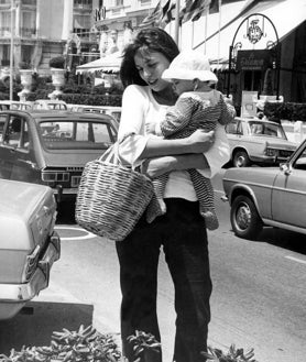Imagen secundaria 2: su estilo minimalista y natural inspira a mujeres de todo el mundo 50 años después de que saltó a la fama.