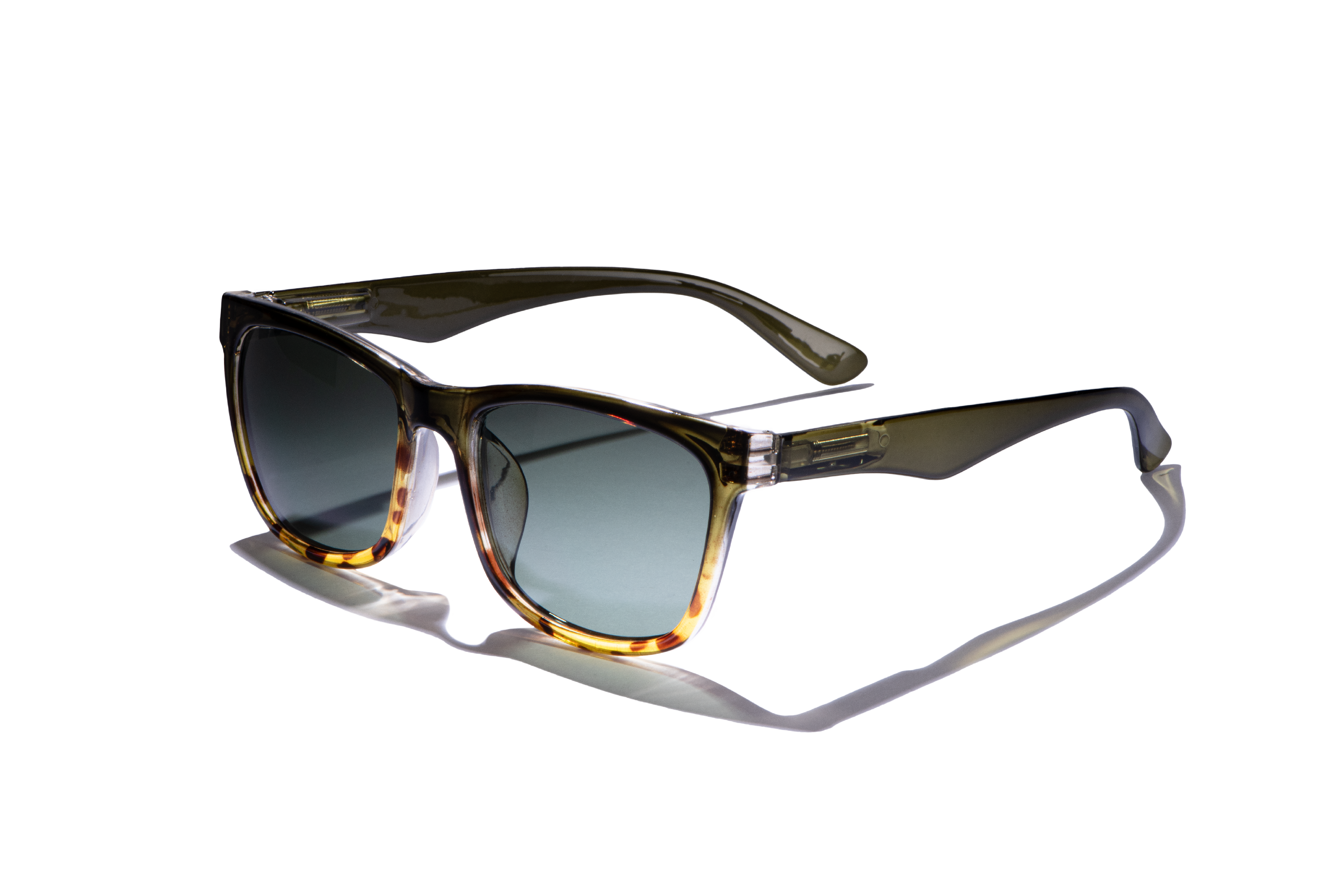 Estas gafas de Cartel  Paris es de categoría 3 europea de lentes de sol (son 10 veces más resistentes a los impactos que las de plástico o de cristal) ofreciendo una gran reducción a los reflejos, y cuentan con el 99% de protección frente a los rayos UVA, UVB, y UVC. Su precio es desde 22,90 euros.