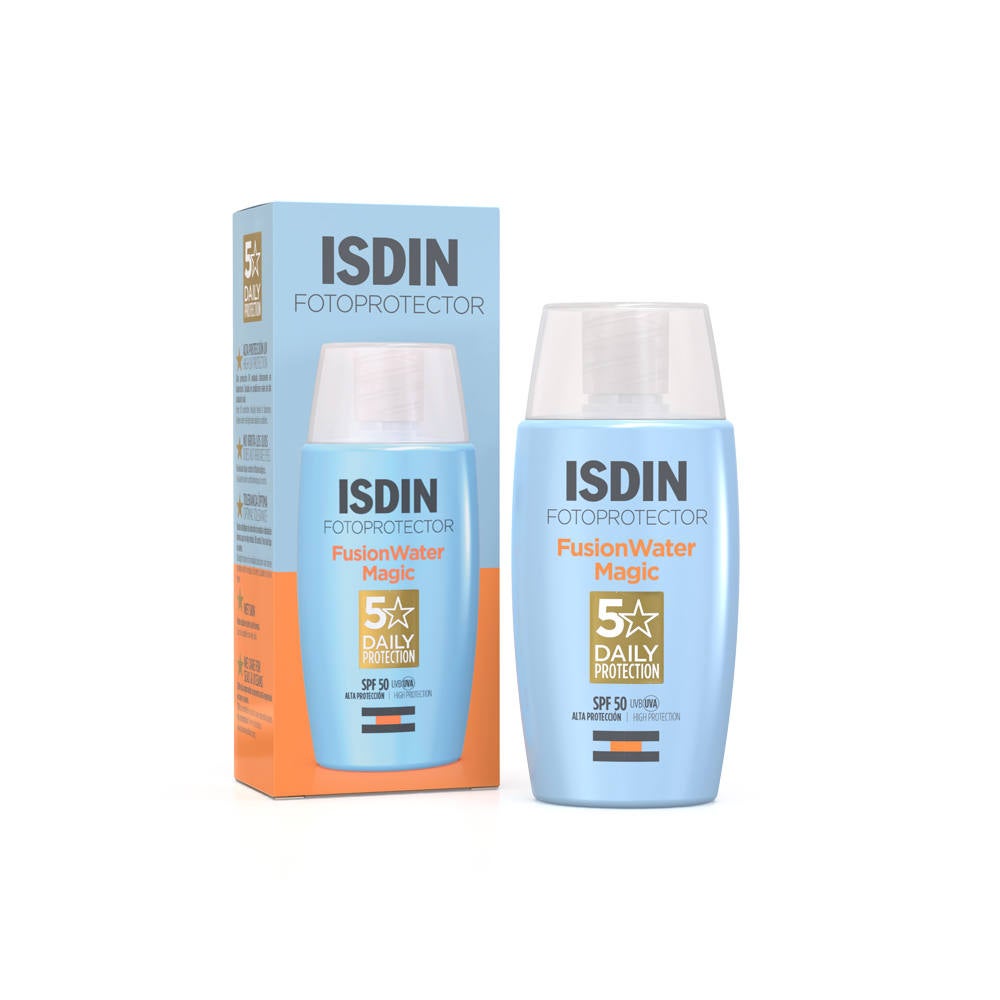 Isdin Fusion Water Magic (25,50 €). Este año Isdin ha renovado su fotoprotector estrella: su textura ultraligera e imperceptible, la fórmula ha sido reforzada con un ingrediente con alto poder antioxidante (la microalga Porphyridium Cruentum), y además, con el compromiso de la regeneración de mares y océanos. Esta crema ofrece protección alta SPF 50, no irrita los ojos, es apta para todas las pieles, incluidas las grasas y acneicas y es igualmente eficaz si se aplica sobre la piel mojada.