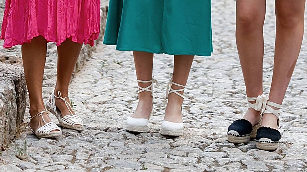 Las alpargatas de la Reina Letizia, la Princesa Leonor y la Infanta Sofía.