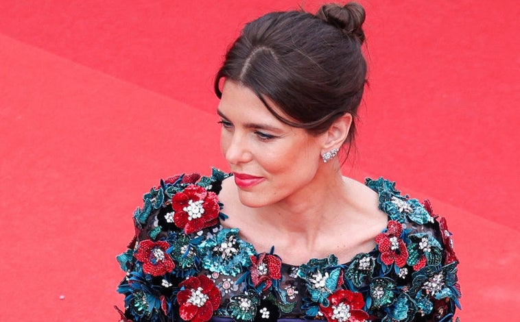 Imagen principal - Carlota Casiraghi en el Festival de Cannes con estilismos de Chanel.