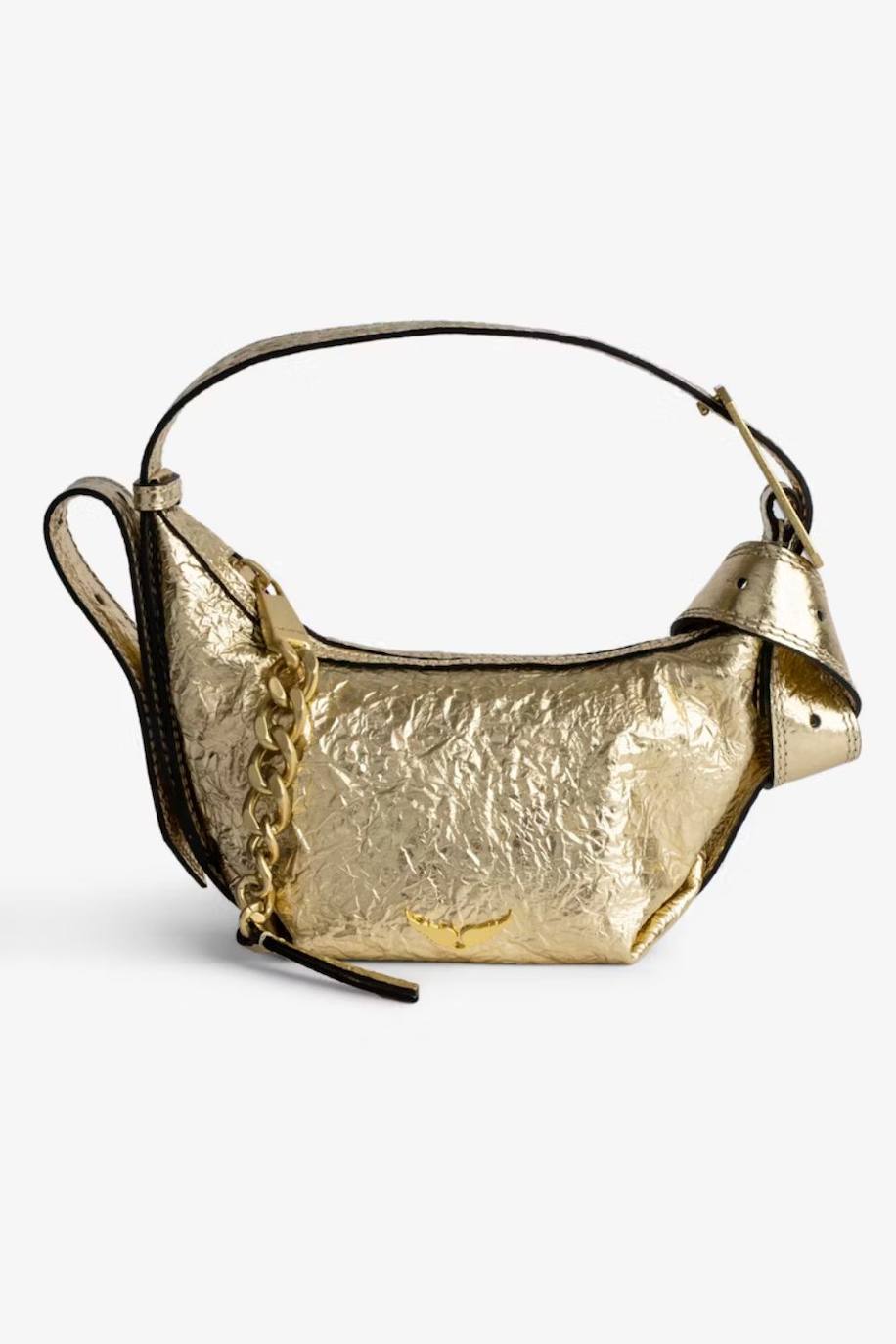 Bolso de cuero metalizado efecto arrugado en color dorado. 476 euros en Zadig & Voltaire.