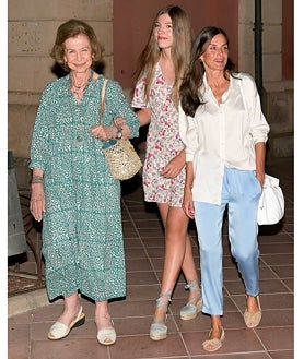 Imagen secundaria 2 - La Reina Letizia junto a su hija la infanta Leonor y la Reina emérita doña Sofía