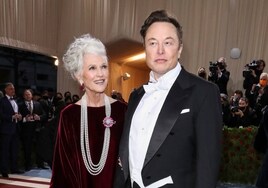 Maye Musk, la madre de Elon Musk, musa de estilo a sus 75 años